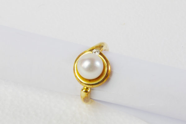 Goldring mit Perle und Brilliant