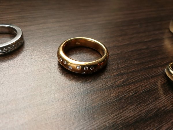 Bandring aus Gold mit 17 Brillianten – Bild 2