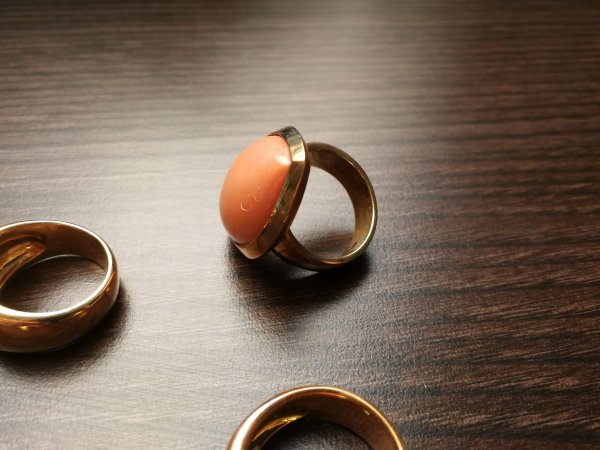 Goldring mit Koralle – Bild 2