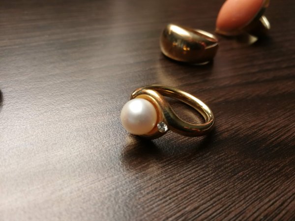 Goldring mit Perle und Brilliant – Bild 2