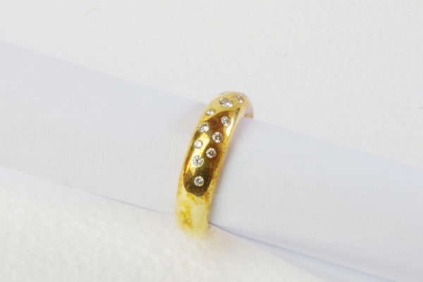 Bandring aus Gold mit 17 Brillianten