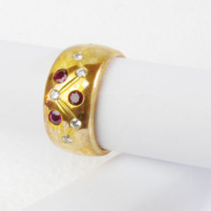 Bandring aus Gold mit Rubinen und Brillianten