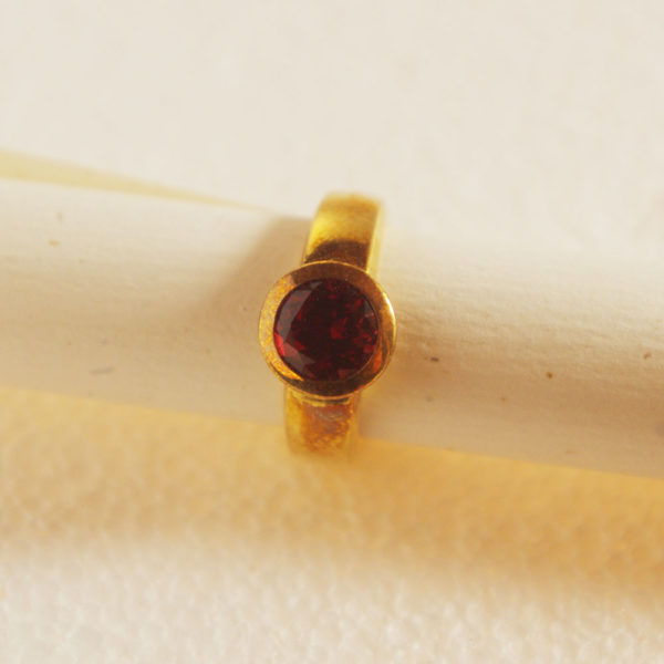 Rubin Ring, Gold