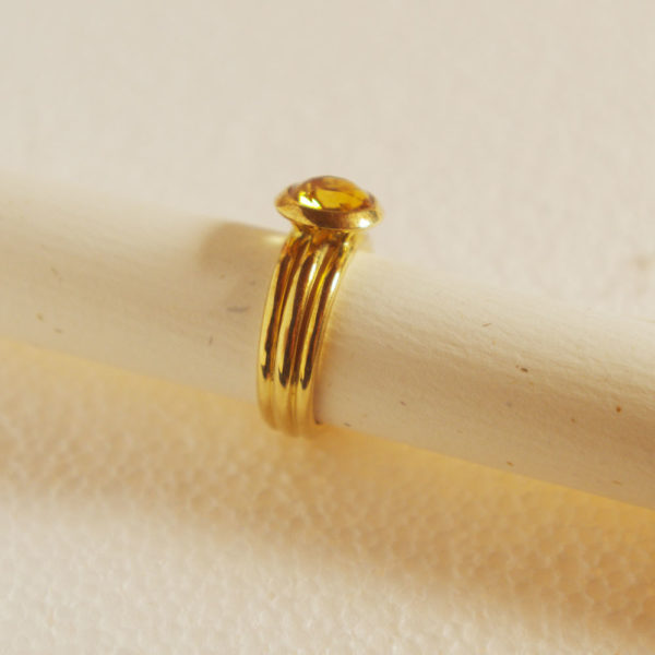 Goldring drei Schienen mit Topas – Bild 5