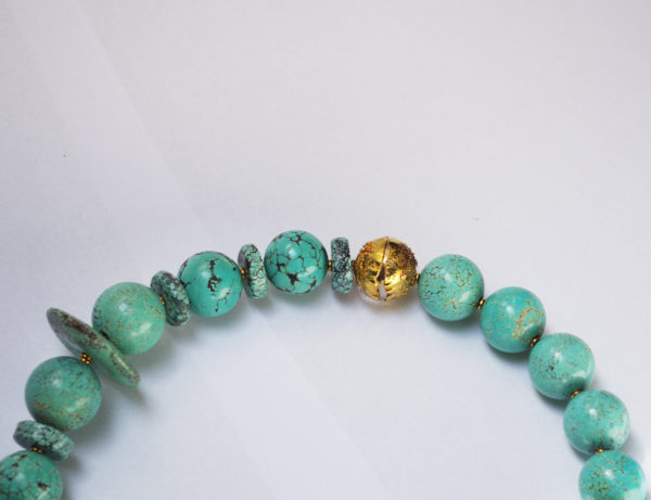 Türkis Collier 2 (Kugeln und Scheiben) mit einem Goldelement